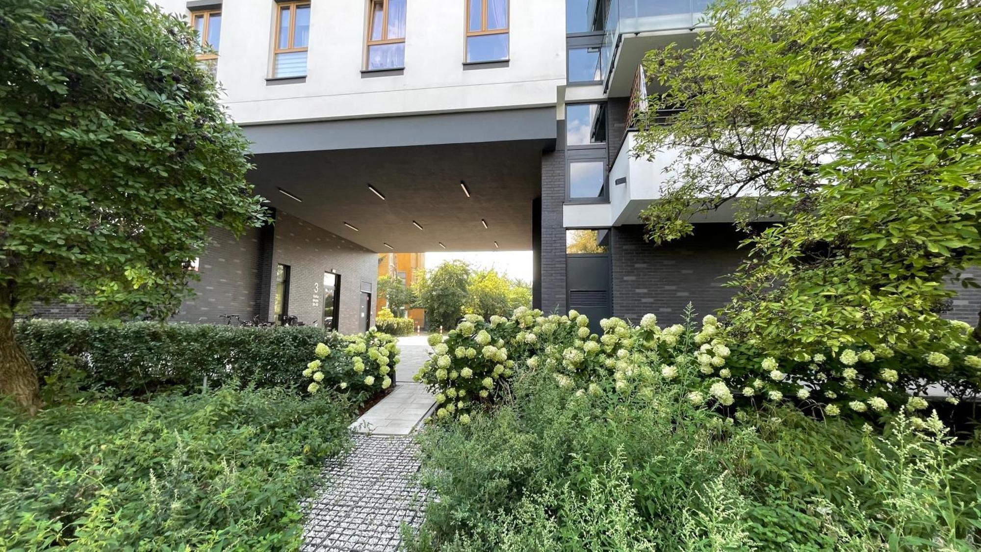 Centrum Wlodarzewska 30 * Warschau